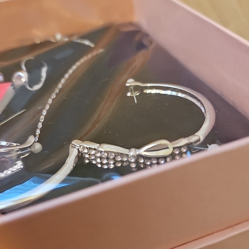 Beautiful Necklace, Bangle, Earring Set - Picture 2 of 5